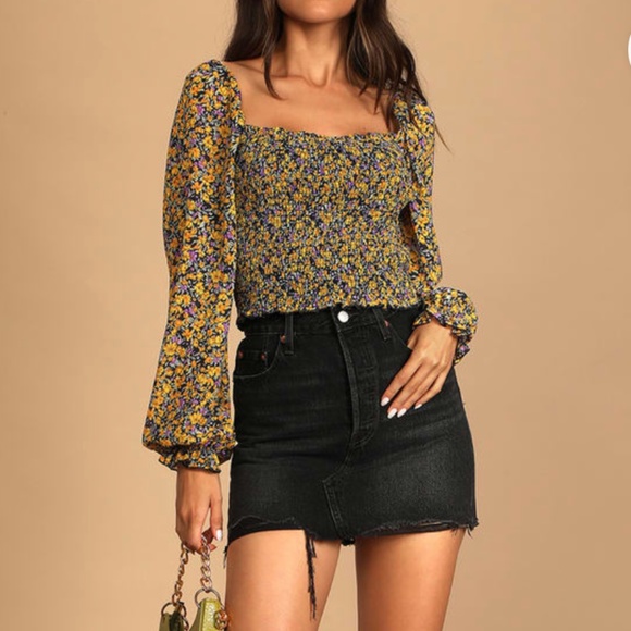 Lulus Tops - Floral Print Smocked Long Sleeve crop top